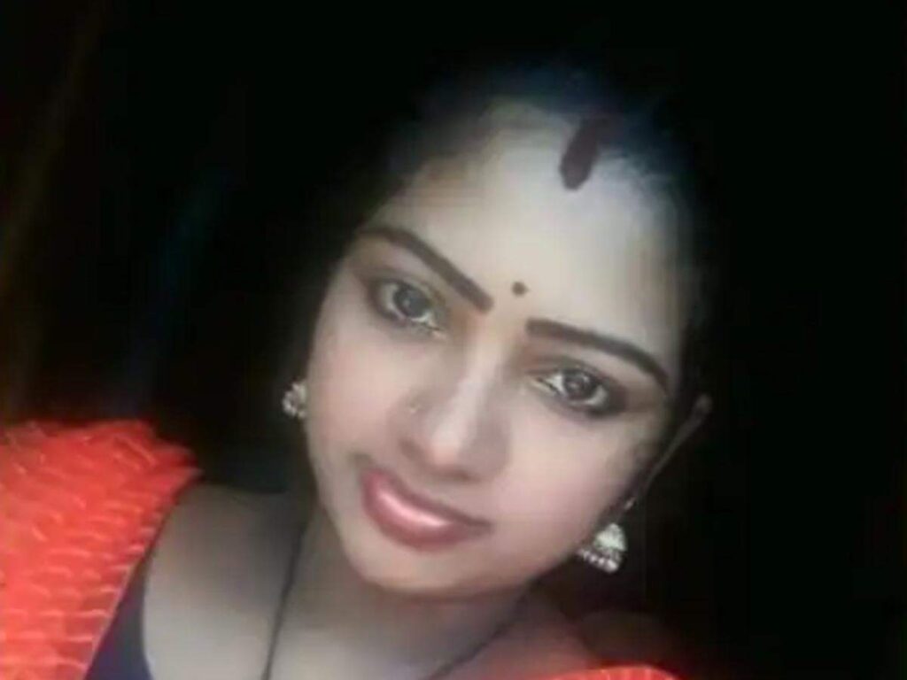 വീഡിയോ-കോളിൻ്റെ-പേരിൽ-തര്‍ക്കം;-കൊല്ലത്ത്-കാമുകിയെ-യുവാവ്-തീകൊളുത്തിക്കൊന്നു