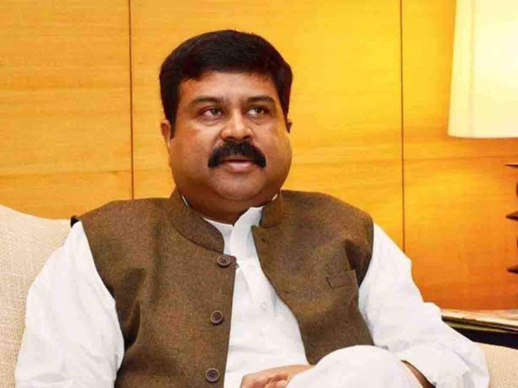 35000-കോടി-വാക്സിനുവേണ്ടി-ചെലവഴിക്കുകയാണ്;-സാഹചര്യം-മനസിലാക്കണം;-ഇന്ധന-വില-വർദ്ധനവിനെക്കുറിച്ച്-മന്ത്രി