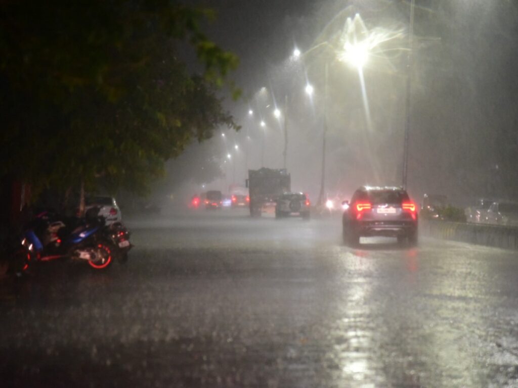 സംസ്ഥാനത്ത്-ശക്തമായ-മഴ-തുടരും;-ശനിയാഴ്ച-വരെ-വിവിധ-ജില്ലകളിൽ-യെല്ലോ-അലേർട്ട്