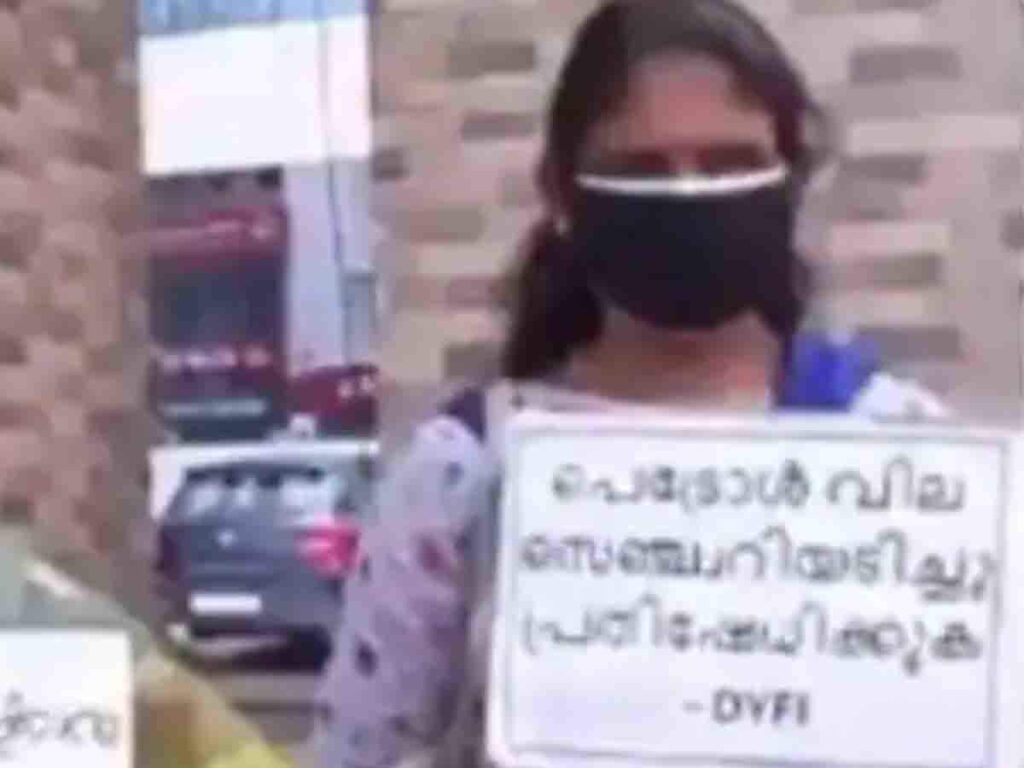 ‘വനംകൊള്ളയ്ക്കെതിരായ-സമരത്തിൽ-ബിജെപി-ഉപയോഗിച്ചത്-മോഷ്ടിച്ച-പ്ലക്കാർഡുകൾ’;-പരാതിയുമായി-ഡിവൈഎഫ്ഐ