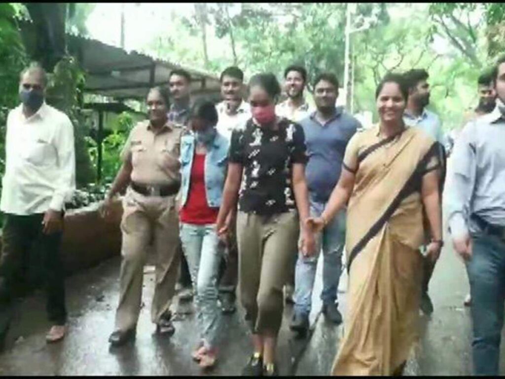 ‘ലോക്ക്-ഡൗണിൽ-വരുമാനമില്ല’,-ഹോസ്റ്റലിൽ-നിന്ന്-പണം-മോഷ്ടിച്ചു;-രണ്ട്-ടിവി-താരങ്ങള്‍-അറസ്റ്റിൽ