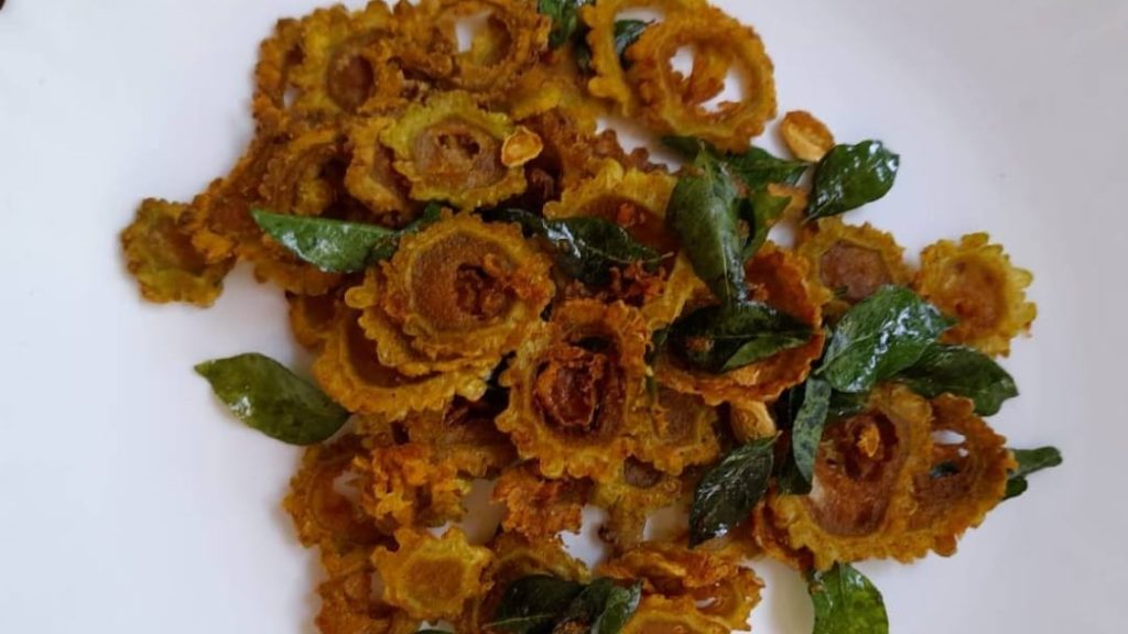 ഊണിന്-കൂട്ടാൻ-നാടൻ-പാവയ്ക്ക-ഫ്രൈ