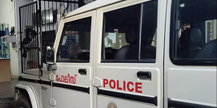 ആര്-പറഞ്ഞു-ഇവിടെ-കാര്‍-പാര്‍ക്ക്-ചെയ്യാന്‍?-യുവാവിന്-നേരെ-10-അംഗ-സംഘം-വെടിയുതിര്‍ത്തു
