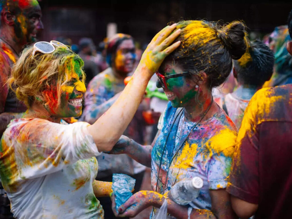 happy-holi-2023:-സന്തോഷത്തിൻ്റെ-നിറങ്ങൾ-വിതറാം-പ്രിയപ്പെട്ടവർക്കായി-ഹോളി-ആശംസകൾ-പങ്കിടാം