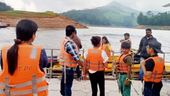 മാട്ടുപ്പെട്ടിയിൽ-ബോട്ടിലേറാം…- ജാക്കറ്റുണ്ട്‌-സുരക്ഷയ്‌ക്ക്‌