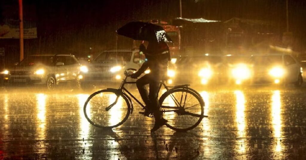 വരും-മണിക്കൂറിൽ-ഈ-ജില്ലകളിൽ-മഴയെത്തും;-യെല്ലോ-അലേർട്ട്-പ്രഖ്യാപിച്ചു,-മുന്നറിയിപ്പ്-ഇങ്ങനെ