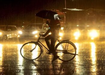 വരും-മണിക്കൂറിൽ-ഈ-ജില്ലകളിൽ-മഴയെത്തും;-യെല്ലോ-അലേർട്ട്-പ്രഖ്യാപിച്ചു,-മുന്നറിയിപ്പ്-ഇങ്ങനെ