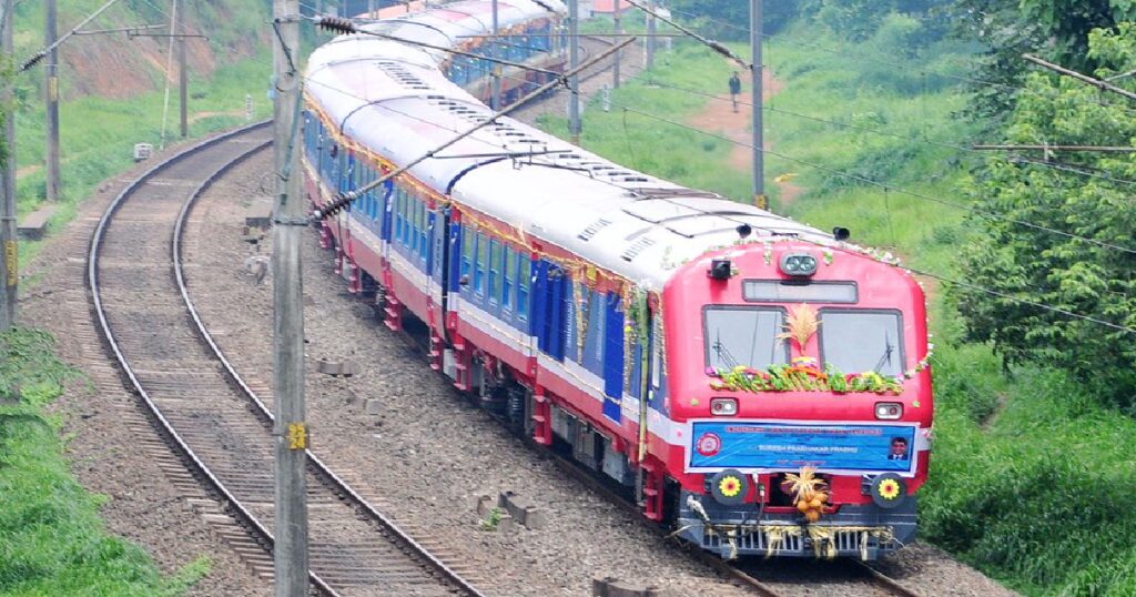 മലപ്പുറം,-തൃശൂർ,-കോഴിക്കോട്-ജില്ലക്കാർ-അതിവേഗത്തിൽ-പായും;-തിരുനാവായ-–-ഗുരുവായൂർ-പാതയിൽ-സർവേ-ആരംഭിച്ച്-റെയിൽവേ