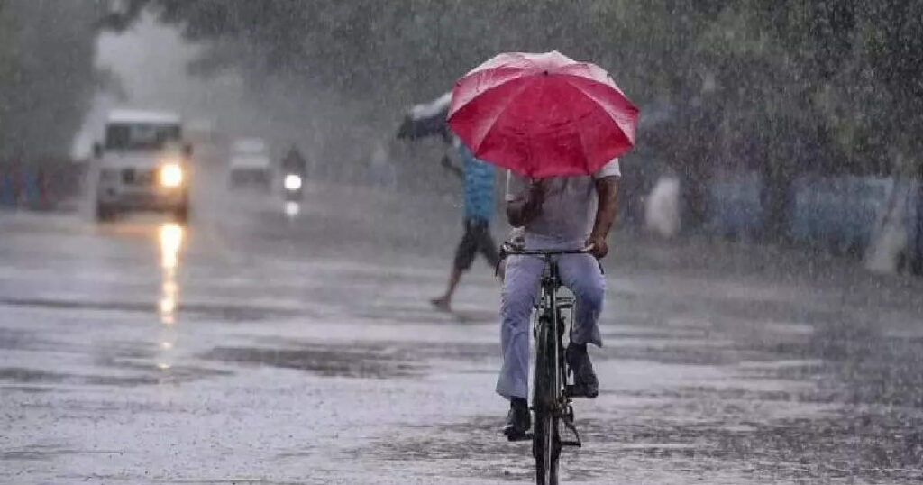 കാലാവസ്ഥയിൽ-മാറ്റം,-ശക്തമായ-മഴ-ഈ-ജില്ലകളിലേക്ക്;-യെല്ലോ-അലേർട്ട്,-ഉയർന്ന-തിരമാലയ്ക്ക്-സാധ്യത