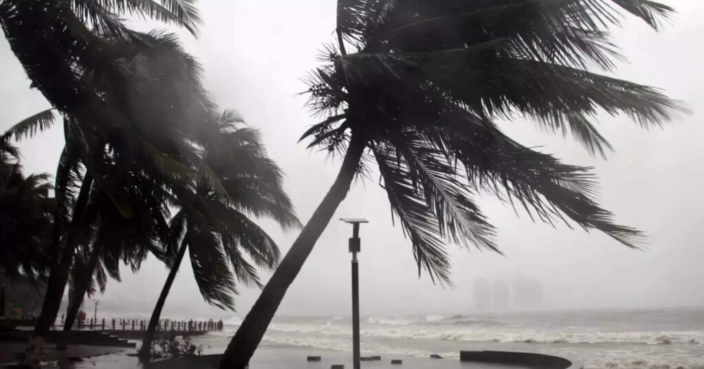 രണ്ട്-ചക്രവാതച്ചുഴി,-ന്യൂനമർദ്ദം;-കേരളത്തിൽ-അതിശക്തമായ-മഴയ്ക്ക്-സാധ്യത;-ഇന്നത്തെ-അലേർട്ട്