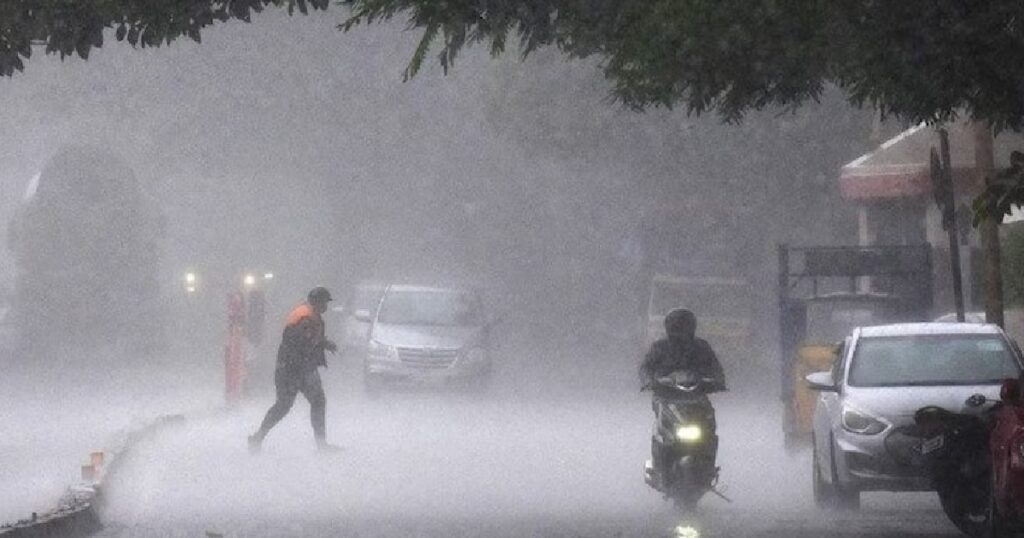 ബംഗാൾ-ഉൾക്കടലിൽ-ന്യൂനമർദ്ദം?-ഇന്നും-നാളെയും-അതിശക്തമായ-മഴയെത്തും,-വിവിധ-ജില്ലകളിൽ-ഓറഞ്ച്-–-യെല്ലോ-അലേർട്ട്-പ്രഖ്യാപിച്ചു