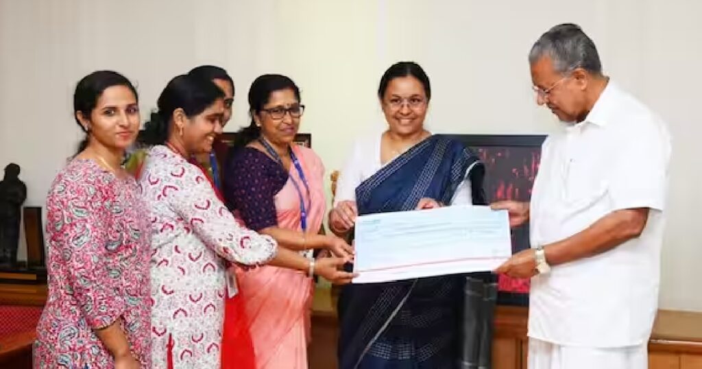 35-വർഷത്തെ-ചരിത്രത്തിൽ-ആദ്യം;-മുഖ്യമന്ത്രിക്ക്-കൈമാറിയത്-28-ലക്ഷത്തോളം-രൂപ,-വനിത-വികസന-കോര്‍പറേഷൻ-ലാഭവിഹിതം-സർക്കാരിന്-നൽകി