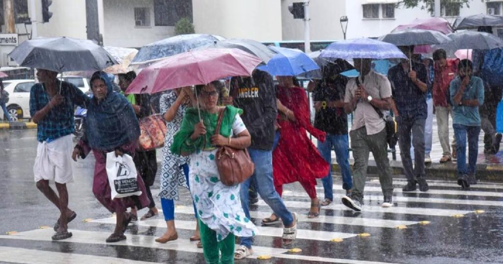 ഇന്ന്-അതിശക്തമായ-മഴയെത്തും;-ഈ-ജില്ലകളിൽ-മുന്നറിയിപ്പ്,-യെല്ലോ-അലേർട്ട്-പ്രഖ്യാപിച്ചു